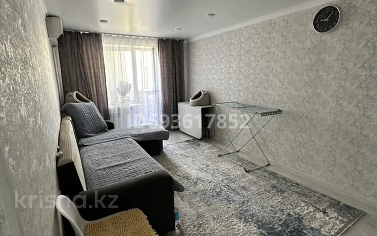 3-комнатная квартира, 53 м², 2/3 этаж, Некрасова 7 за 15 млн 〒 в Жезказгане — фото 2