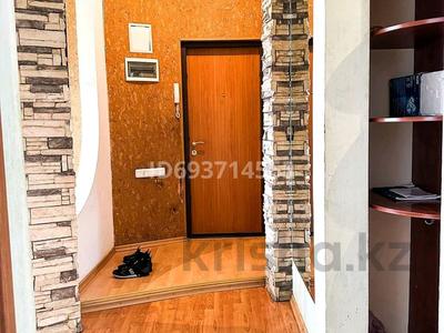 2-комнатная квартира, 60 м², 9/9 этаж, мкр Аксай-2 52 за 30 млн 〒 в Алматы, Ауэзовский р-н