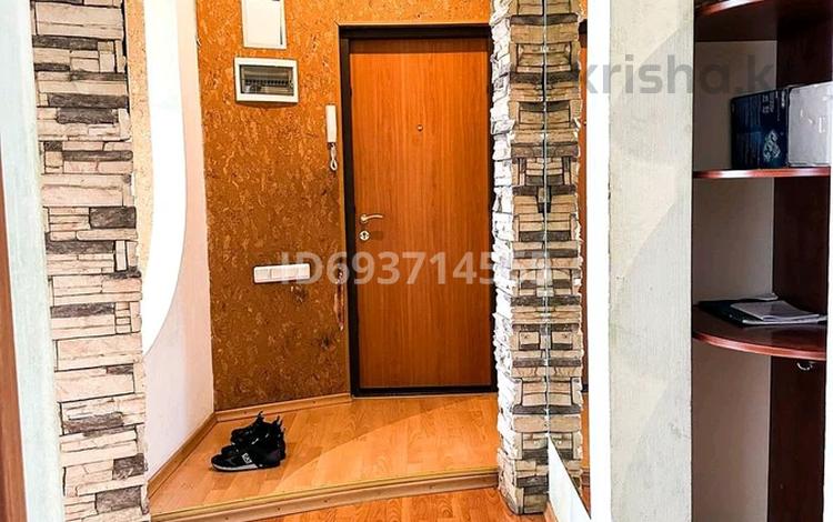 2-комнатная квартира, 60 м², 9/9 этаж, мкр Аксай-2 52 за 30 млн 〒 в Алматы, Ауэзовский р-н — фото 9