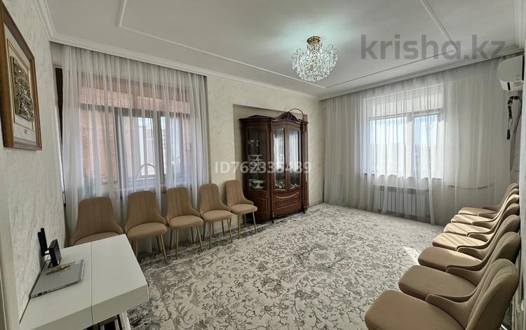 3-комнатная квартира · 86 м² · 10/11 этаж, 16-й мкр 57 за 33 млн ₸ в Актау — фото 2
