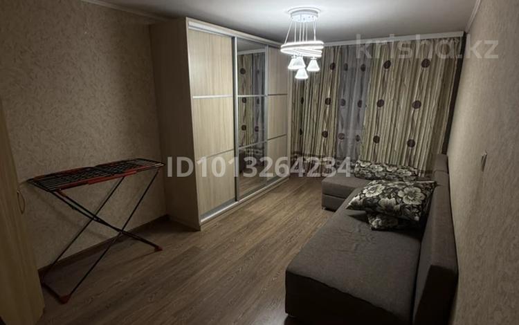 1-комнатная квартира · 30 м² · 1/4 этаж, мкр №5 за 15 000 ₸ в Алматы, Ауэзовский р-н — фото 2