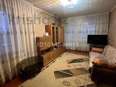 3-комнатная квартира · 61.5 м² · 5/5 этаж, Майкудук, 16й микрорайон 15 за 13 млн ₸ в Караганде, Алихана Бокейханова р-н