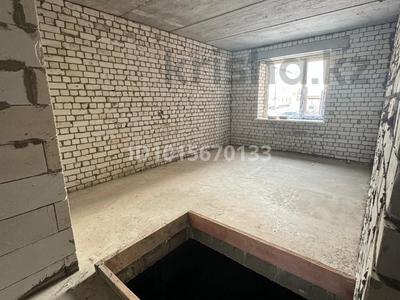 1-комнатная квартира · 103 м² · 1/4 этаж, мкр Жулдыз, Шамелова 84А за 20 млн ₸ в Уральске