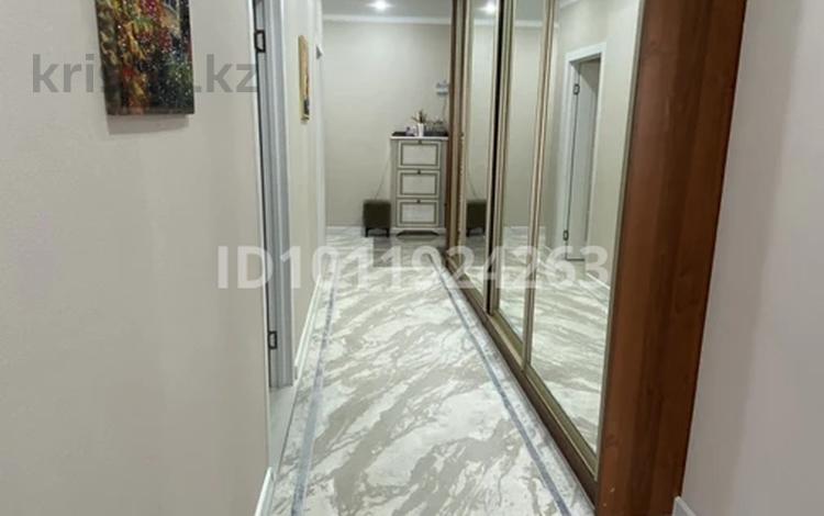 3-комнатная квартира · 82 м² · 2/9 этаж, ул. Азильхана Нуршайыкова 10 за 39 млн ₸ в Астане, Есильский р-н — фото 2