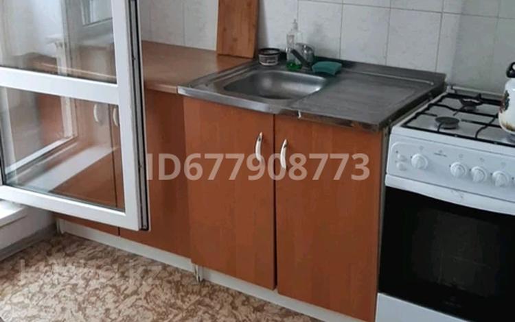 2-бөлмелі пәтер, 50 м², 2/9 қабат ай сайын, 4 микрорайон 10, бағасы: 120 000 〒 в Аксае — фото 2