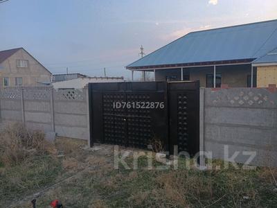 Отдельный дом · 4 комнаты · 100 м² · 8 сот., Баянова 44 — Массив Арай за 25 млн 〒 в Таразе