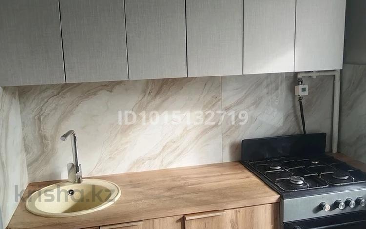 2-бөлмелі пәтер · 51.5 м² · 4/5 қабат, 27-шағынаудан, Мкр Юго-Восток, 27й микрорайон 11, бағасы: 14.9 млн ₸ в Караганде, Казыбек би р-н — фото 2