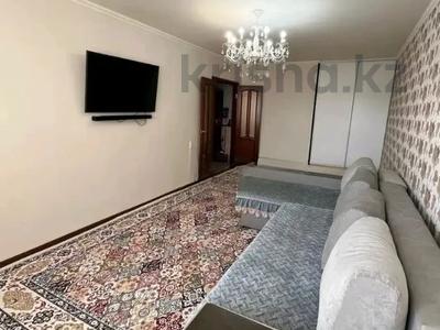 2-бөлмелі пәтер, 68 м², 8/10 қабат, мкр 12, аль фараби, бағасы: 19.5 млн 〒 в Актобе, мкр 12