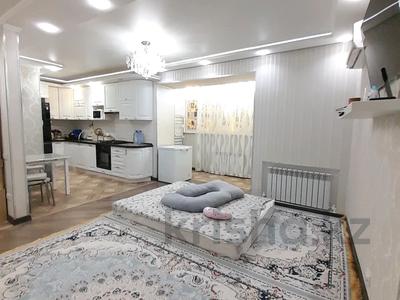 2-комнатная квартира · 54 м² · 5/5 этаж, мкр Астана — Абырой school за 22.8 млн 〒 в Уральске