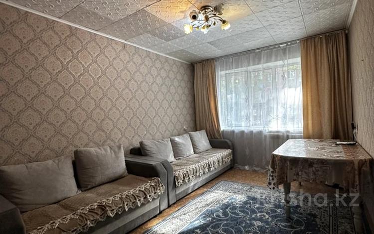3-комнатная квартира · 57.5 м² · 1/5 этаж, 14 микро район за 15.5 млн ₸ в Семее — фото 2