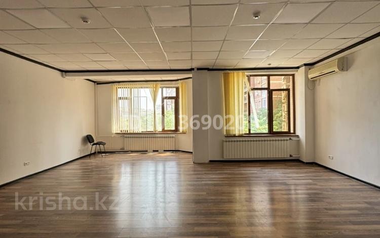 Салоны красоты, фитнес и спорт, кабинеты и рабочие места, студии · 60 м² за 200 000 ₸ в Актау, 17-й мкр — фото 2
