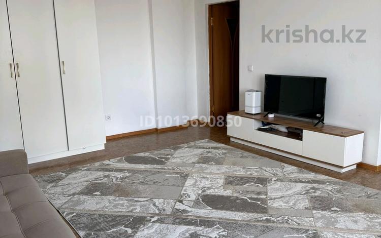 1-комнатная квартира · 37 м² · 10/25 этаж, Микрорайон Байкена Ашимова 28 за 15 млн ₸ в Караганде, Казыбек би р-н — фото 2