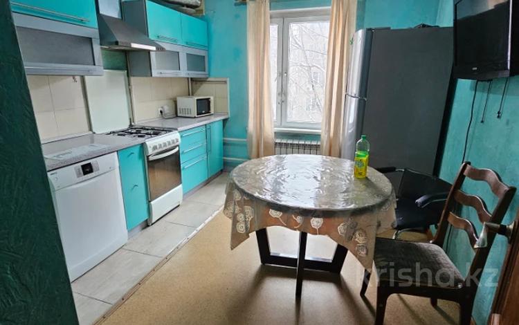 3-бөлмелі пәтер · 70 м² · 3/5 қабат, мкр Аксай-3А 57, бағасы: 260 000 ₸ в Алматы, Ауэзовский р-н — фото 2