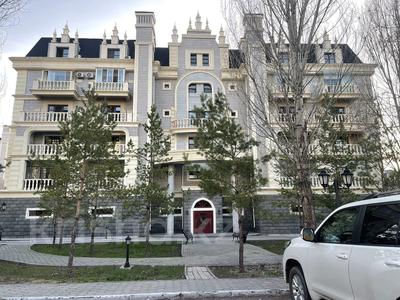 4-комнатная квартира, 266 м², 2/5 этаж, Карашаш ана 21 за 140 млн 〒 в Астане, Есильский р-н