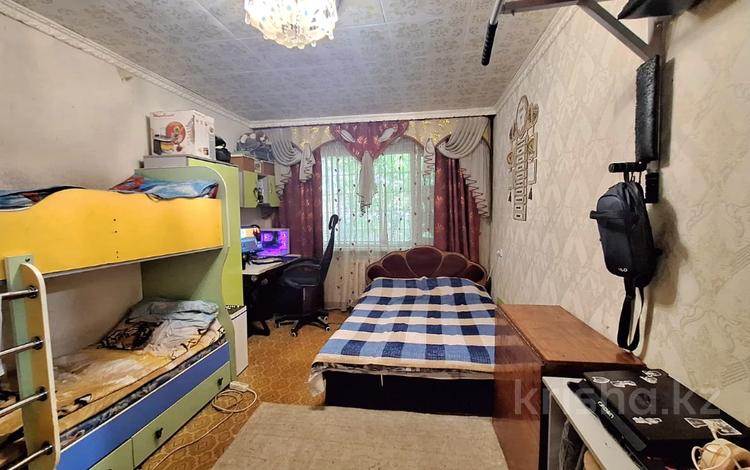 1-комнатная квартира · 30 м² · 1/5 этаж, Майкудук, 14й микрорайон за 6.5 млн ₸ в Караганде, Алихана Бокейханова р-н — фото 2