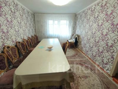 4-комнатная квартира · 70 м² · 2/3 этаж, Байзак батыра 223 за 13.6 млн 〒 в Таразе