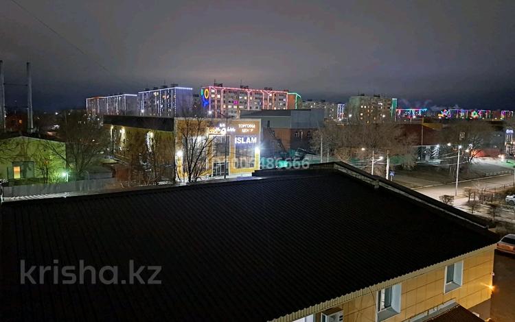 1-комнатная квартира · 30 м² · 4/5 этаж, 10 мкр 10 — ТЦ Жібек жолы за 110 000 ₸ в Аксае — фото 5