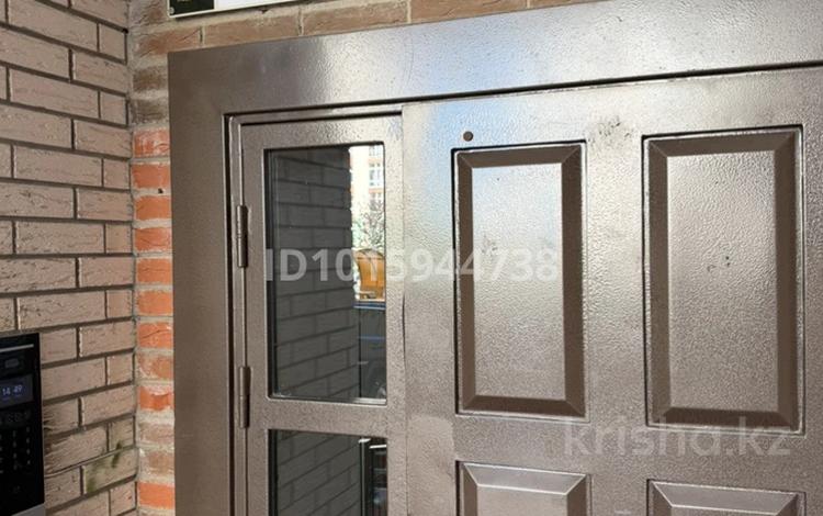 1-комнатная квартира · 43 м² · 4/10 этаж, мкр Новый Город, микрорайон Байкена Ашимова 21 за 18.7 млн ₸ в Караганде, Казыбек би р-н — фото 2