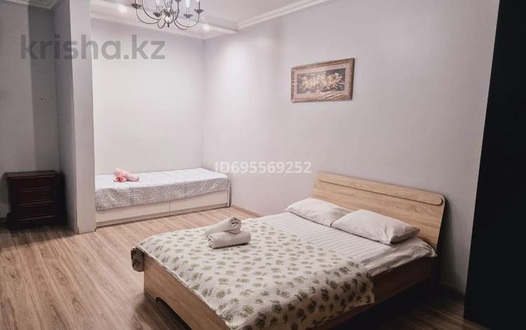 1-бөлмелі пәтер, 50 м², 9/12 қабат тәулік бойы, Кабанбай Батыра 223/161 — Байзакова, бағасы: 17 000 〒 в Алматы, Алмалинский р-н — фото 3