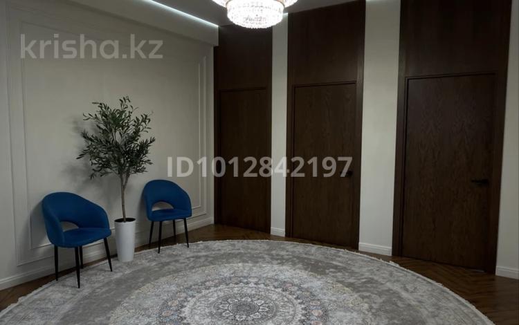 4-бөлмелі пәтер · 170 м² · 3/3 қабат, Самена Даненулы 74 — Комратова, бағасы: 98 млн ₸ в Таразе — фото 2