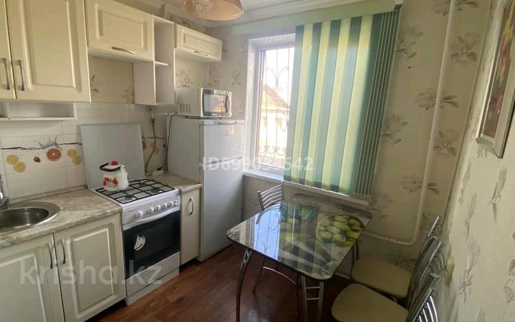 1-комнатная квартира · 31 м² · 1/5 этаж, Рубежинская 31 — проспект Абая за 1 500 〒 в Уральске — фото 5