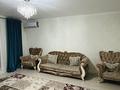 2-комнатная квартира · 80 м² · 2/12 этаж, 11 улица 37/5 — Жаңа қала новый городта квартира по суточна беріледі таза барлық жағдайымен 11 көшеде обл акимат Тенисный центр НИШ мектеп барлығына жақын маңда орналасқан за 15 000 ₸ в Туркестане — фото 4