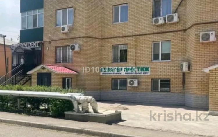 Офисы, кабинеты и рабочие места · 20 м² за 100 000 ₸ в Атырау, мкр Жилгородок — фото 2