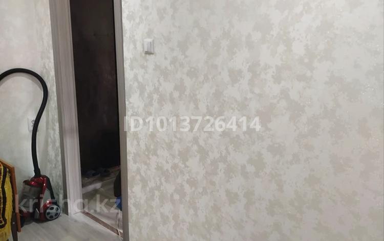 1-комнатная квартира · 35 м² · 5/5 этаж, мкр Айгуль — Возле 16 школы за 7 000 ₸ в Уральске — фото 2