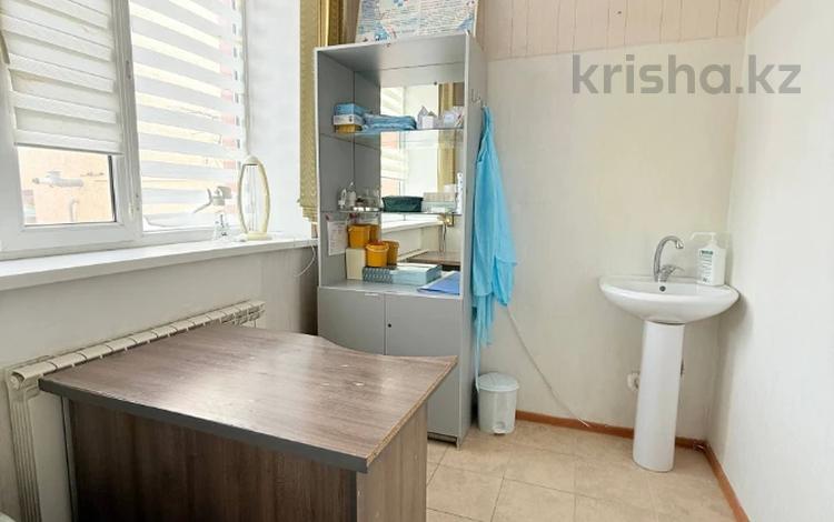 Отдельный дом · 5 комнат · 384.9 м² · 4.6 сот., Махамбета Утемисова 37 за 55 млн ₸ в Актобе — фото 2
