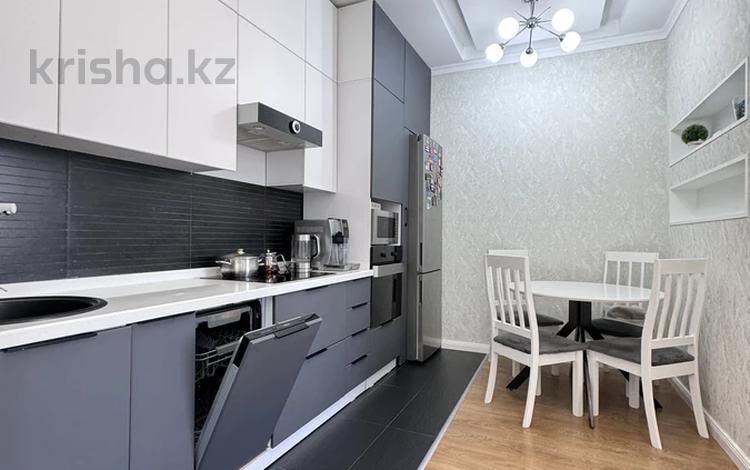 2-комнатная квартира, 60 м², 8/16 этаж, Абая 150/230