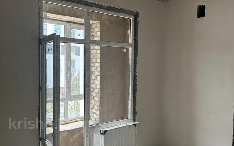1-комнатная квартира · 37.3 м² · 4/12 этаж, Нажимеденова 5 за 27 млн ₸ в Астане, Сарайшык р-н — фото 2
