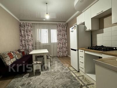 1-бөлмелі пәтер, 42 м², 3/9 қабат, мкр Аксай, Б. Момышулы 25, бағасы: 28.5 млн 〒 в Алматы, Ауэзовский р-н