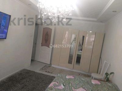 1-комнатная квартира · 70 м² · 3/5 этаж, 8 мкр за 8 000 ₸ в Шымкенте, Абайский р-н