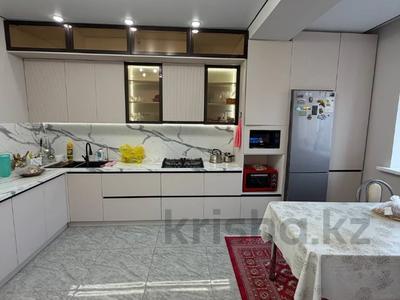 3-бөлмелі пәтер · 137 м² · 8/9 қабат, Алтын орда ш/а., бағасы: 48 млн ₸ в Актобе, мкр. Алтын орда