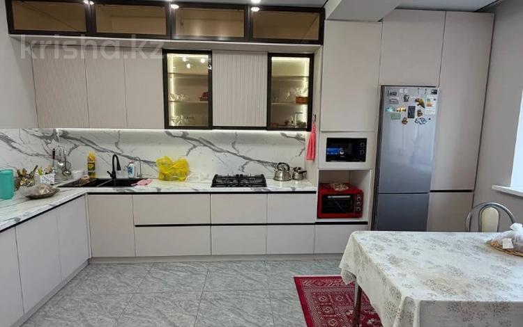 3-бөлмелі пәтер · 137 м² · 8/9 қабат, Алтын орда ш/а., бағасы: 48 млн ₸ в Актобе, мкр. Алтын орда — фото 15
