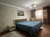 1-комнатная квартира, 32 м² посуточно, Азаттык 99а за 9 000 〒 в Атырау, мкр Жилгородок