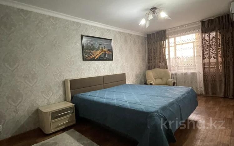 1-комнатная квартира, 32 м² посуточно, Азаттык 99а за 9 000 〒 в Атырау, мкр Жилгородок — фото 3