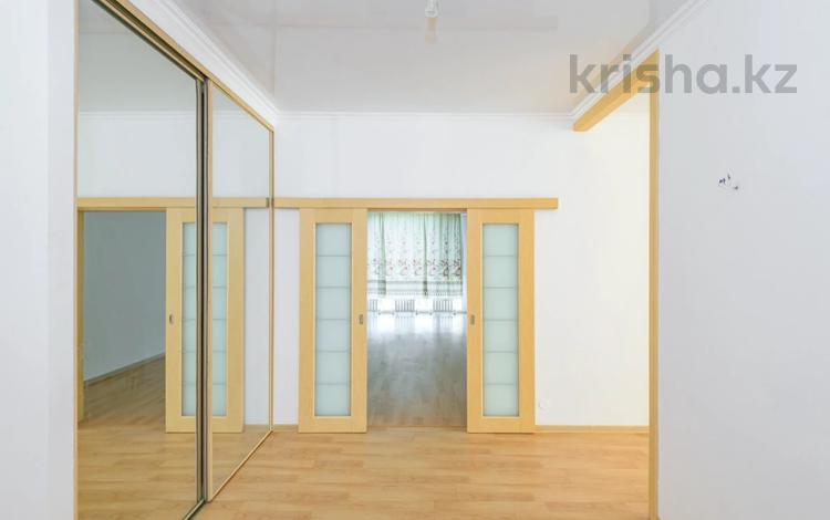 4-комнатная квартира, 140 м², 3/15 этаж, Д. Кунаева 35/1 — Школа-лицей №66, Дом министерств за 56 млн 〒 в Астане, Есильский р-н — фото 2