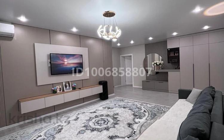 3-комнатная квартира · 92 м² · 10/11 этаж, Гоголя 106 за 65 млн 〒 в Семее — фото 2