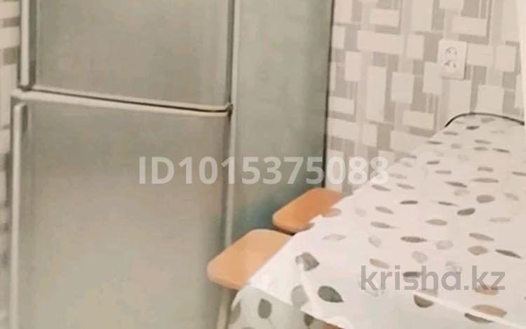 1-комнатная квартира · 42 м² · 1/5 этаж, мкр 8, Братьев Жубановых 289 — 101стрелковой бригады братьев жубановых за 140 000 ₸ в Актобе — фото 2