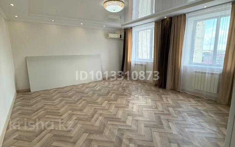 3-комнатная квартира · 82.5 м² · 10/12 этаж, мкр Жилгородок, Тургенева 36 за 21 млн ₸ в Актобе — фото 2
