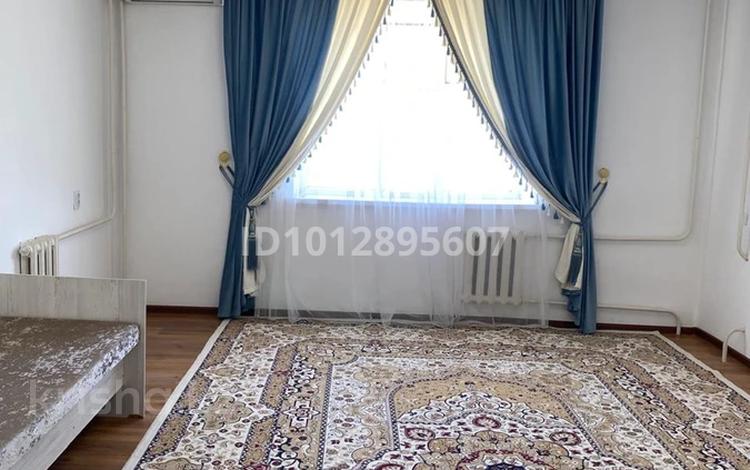 1-комнатная квартира · 54 м² · 4/5 этаж, Мкрн Астана 8 за 110 000 ₸ в  — фото 2