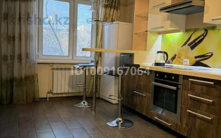 3-бөлмелі пәтер · 63.2 м² · 3/10 қабат, мкр Юго-Восток, 28й микрорайон Строителей 5 — Рынок Арай, бағасы: 28.5 млн ₸ в Караганде, Казыбек би р-н — фото 2