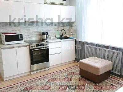 1-комнатная квартира, 41 м², 4/5 этаж посуточно, Торайгырова — Бектурова за 10 000 〒 в Павлодаре