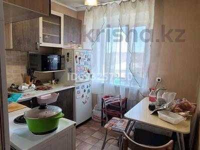 2-комнатная квартира, 41 м², 5/5 этаж, Майкудук, Майкудук, 17й микрорайон 9 — Берюзова 9 за 12 млн 〒 в Караганде, Алихана Бокейханова р-н