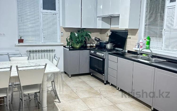 Отдельный дом · 4 комнаты · 180 м² · 8 сот., мкр Зарослый, С/о Железнодорожник уч. 39 за 19 млн ₸ в Атырау — фото 3