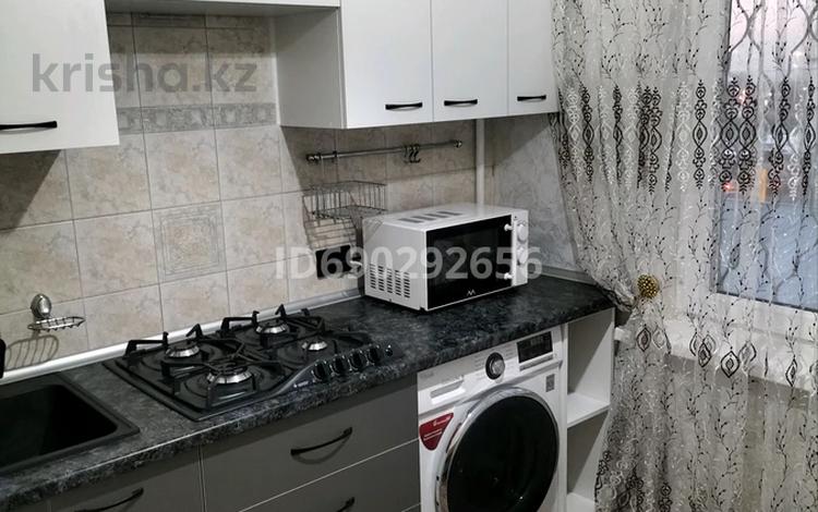 3-комнатная квартира, 60 м², 3/5 этаж помесячно, мкр Казахфильм 28