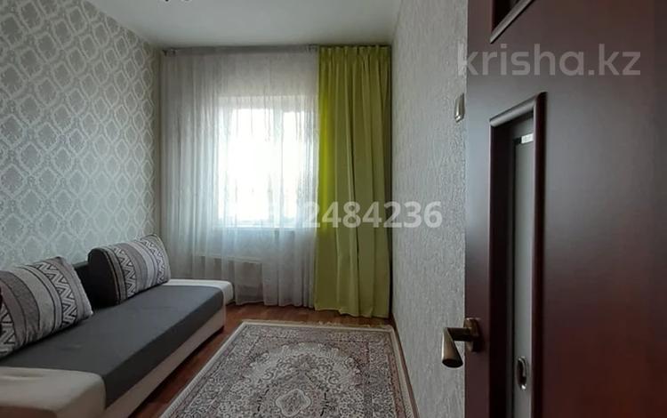 3-бөлмелі пәтер, 66 м², 4/5 қабат ай сайын, 8 мкр 40 дом, бағасы: 110 000 〒 в Таразе — фото 2