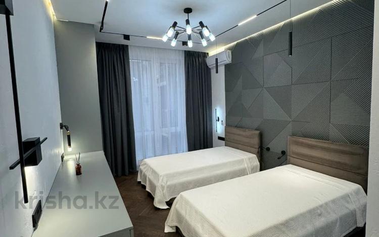 3-комнатная квартира · 111 м² · 5/17 этаж, Розыбакиева 320 — ТРЦ "MEGA" на Розыбакиева за 180 млн ₸ в Алматы, Бостандыкский р-н — фото 8