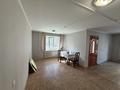 3-комнатная квартира · 48.4 м² · 1/5 этаж, Казыбек би 116 — Находится в центре города. Возле акимата. • Центральная площадь Тараза — примерно 250 м (2–3 минуты пешком). • Перекрёсток ул. Казыбек би и Айтеке би — рядом. • Недалеко также Центральный гастроном и банки на этой улице. за 18 млн ₸ — фото 8